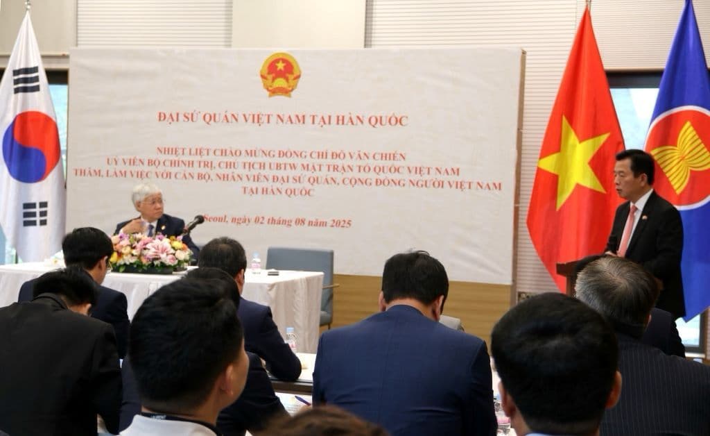 Chủ tịch MTTQ Đỗ Văn Chiến thăm và làm việc tại Hàn Quốc